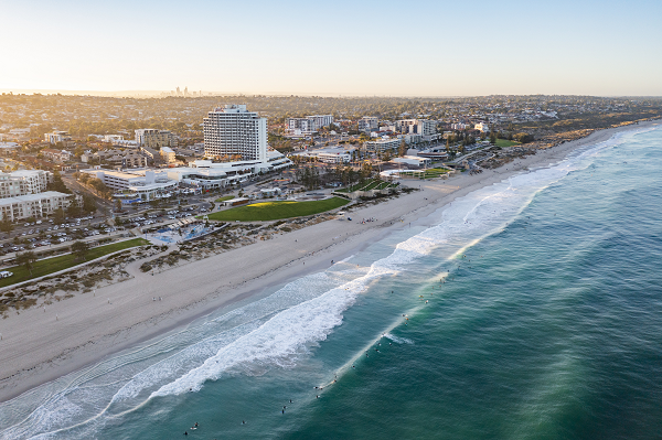 Temukan Pengalaman Romantis Kelas Dunia di Margaret River Region, Australia Barat Scarborough_Beach_View1.png