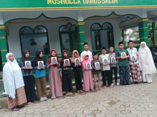 Rumah Baca Asah Asih Asuh Salurkan Bantuan Al Quran Untuk Khotmil Quran di Mushola Darussalim bantuan-alquran_rz_bpkh.jpg