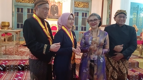Ketua Umum Kadin DKI Jakarta Terima Gelar Bangsawan dari Keraton Surakarta diana_dewi.png