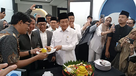 Sukses Mengawal Asta Cita Presiden Prabowo, Menag Hadiahi Wartawan Pressroom forwa1.jpg