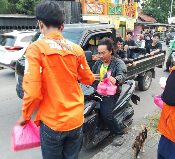 Gerakan Rakyat Jakarta Timur & DPC Cakung gelar Aksi Jumat Berkah gr_jaktim.png