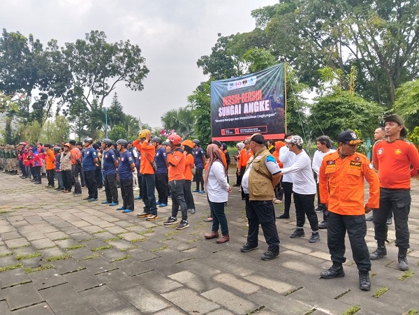 Peringati Hari Keanekaragaman Hayati,Relawan Indonesia CARE Ikut Aksi Bersih Sungai Angke di Tangsel icare4.jpg
