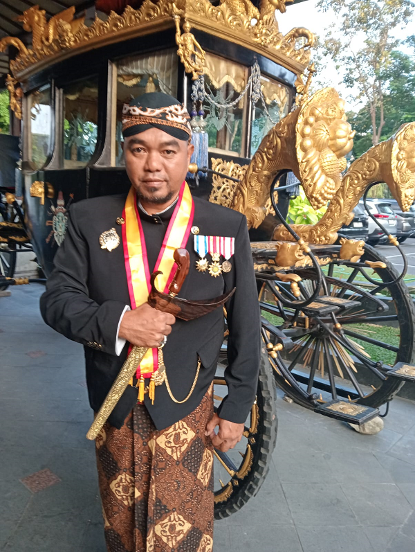 KRA Dr Triwarno Purnomo Hadiningrat SSTTP M Si Kembali Menerima Gelar Bangsawan dari Keraton Solo kra_purwo.png