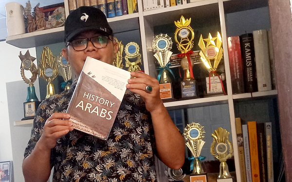 RAMADAN INI BELAJAR DARI PHILIP K HITTI resensi_buku2.png