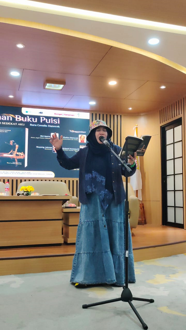 Mengenang Rara, Menemukan Diri dalam Puisinya risa_curia.png