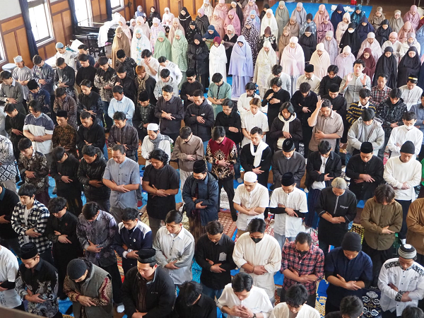 Lebih dari 600 WNI Padati Shalat Idulfitri di Ehime Jepang sholat_id_di_jepang.png