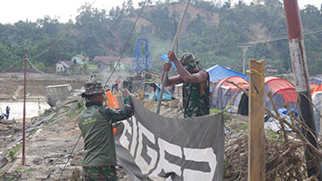 TNI Bangun Jembatan Gantung 120 Meter di Aceh Tamiang tamiang.jpg