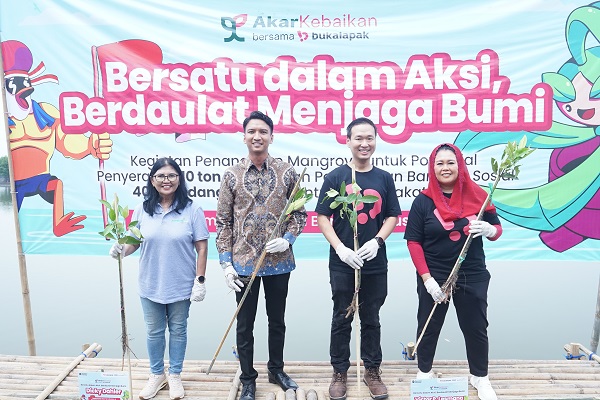 Sambut Hari Kemerdekaan,Bukalapak Tanam Bibit Mangrove di Muara Gembong Bersama BRI & BenihBaik.com tanam_mangrove.jpg
