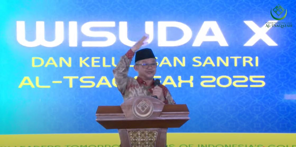 Turos Fondasi Penting Pendidikan di Indonesia wisuda.png