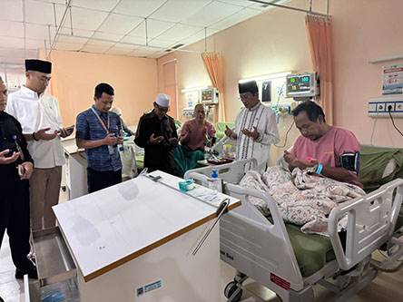 Menag Jenguk Korban Bangunan Majelis Taklim Ambruk