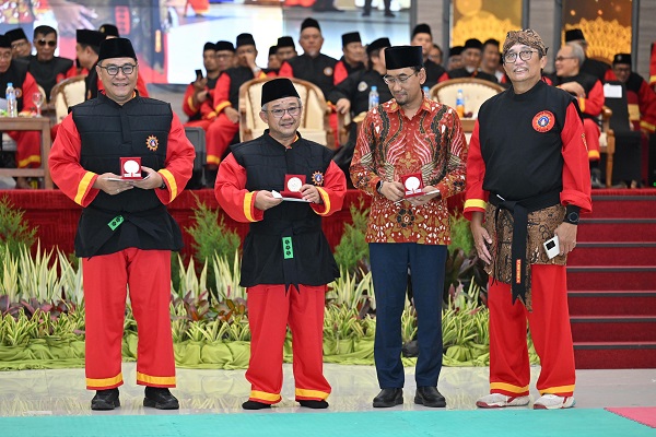 Mendikdasmen Abdul Muti Dilantik sebagai Pendekar Kehormatan Tapak Suci